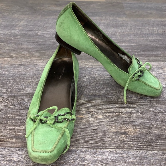 Ann Taylor Emerald green suede flats - Picture 1 of 6